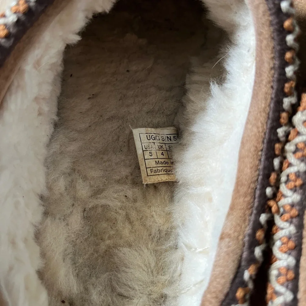 UGG Tasman Slipper Youth 5 Chestnut Brown Suede Sheepskin winter slipon Braid